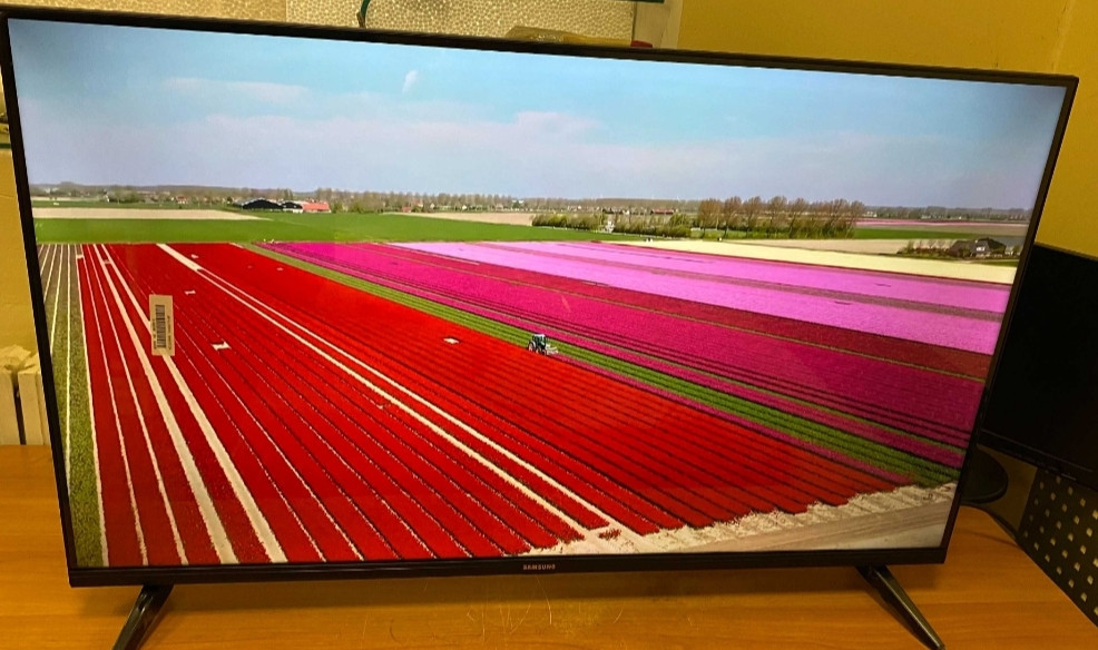 Новинка 2023 ! Телевизор Samsung 4K Smart TV 45