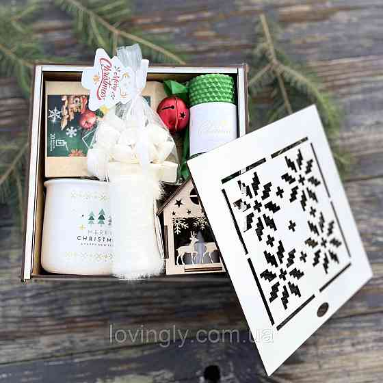 Подарочный набор на Новый год в коробке из дерева: чашка 480 мл, чай, свеча, фонарик, парварда, носки Ирпень