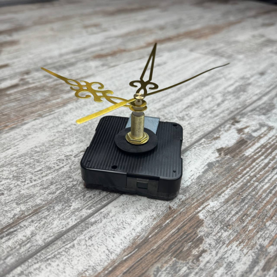 Годинниковий механізм кварцовий безшумний 28 мм із золотими стрілками для настінних дизайнерських годинників Київ