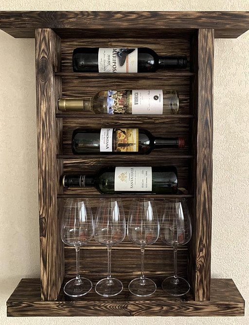 Настенная винная полка 