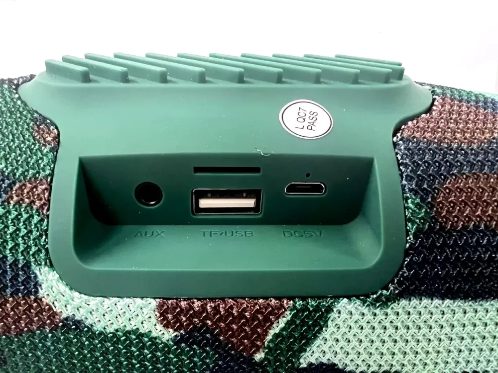 Портативна колонка зі світлодіодами Bluetooth Charge-5 RGB, 10 Вт, акумулятор 1500 mAh, USB, AUX, TF, IPX5 Одеса - фото 7