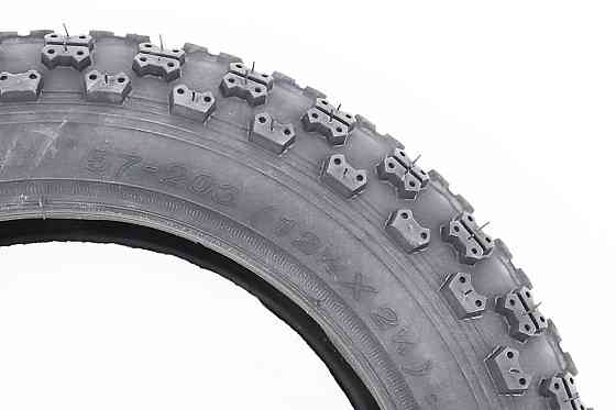 Шина 12" 1/2х2 1/4 (57-203) шипована C714 Київ