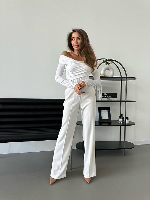 Жіночий романтичний лонгслів зі спущеними плечима трикотаж масло Одеса - фото 6