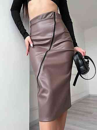 Кожаная юбка миди с разрезом 