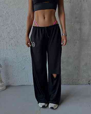 Женские оверсайз джоггеры с акцентным разрезом на колене двухнитка Черный Одесса