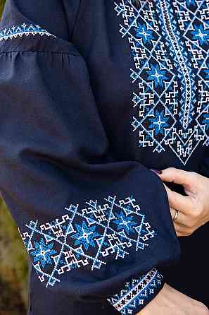 Вышиванка женская льняная с длинным рукавом темно-синяя топ Киев