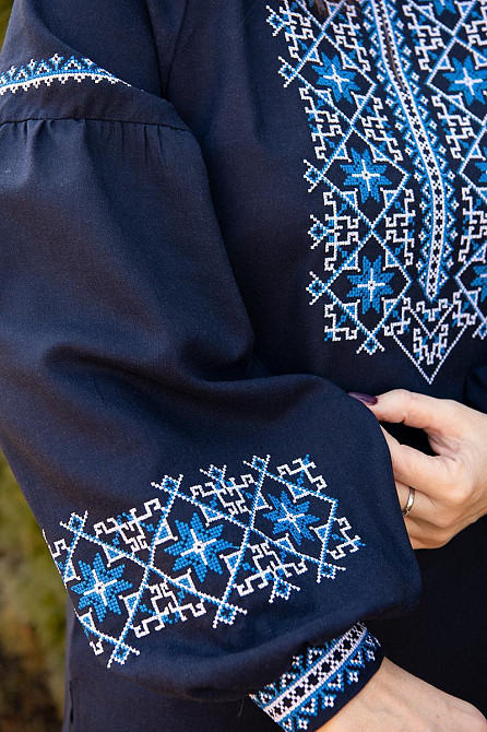 Вишиванка жіноча лляна з довгим рукавом темно-синя топ Київ - фото 3