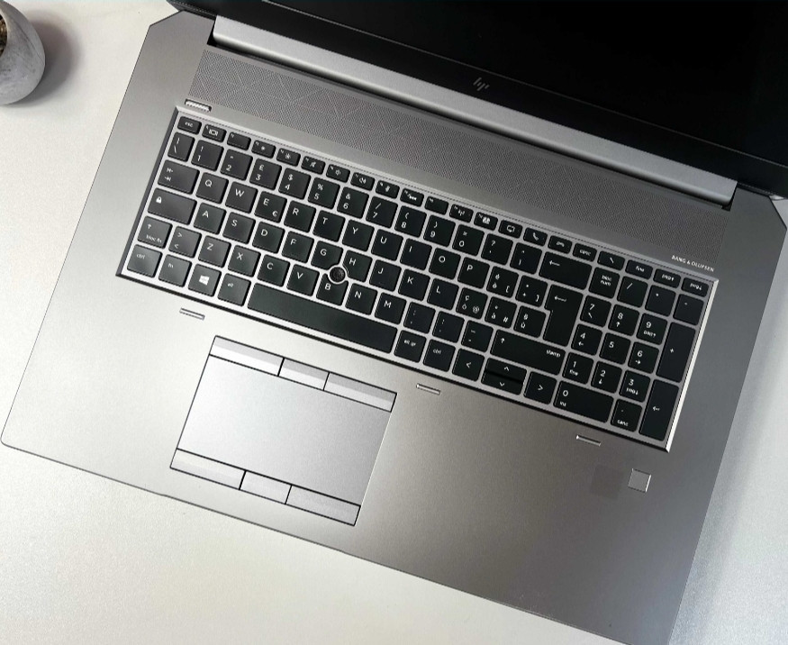 Ноутбук HP ZBook 17 G6 • i7-9850H • 16GB • SSD 256GB NVMe • RTX 3000 6GB • 17.3