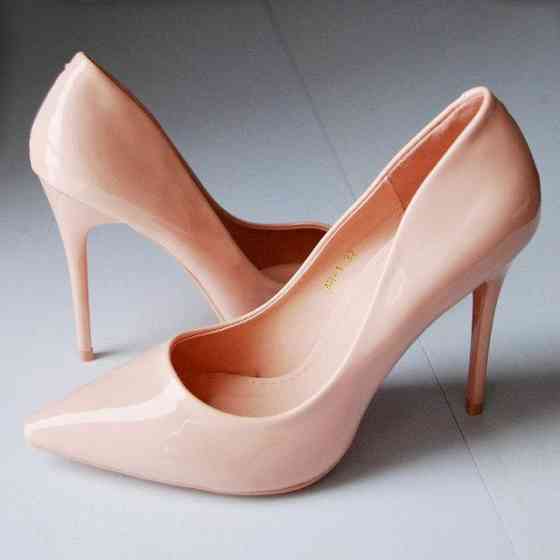 Comer Туфлі жіночі COMER пудра еко-лак каблук 11см 40р (1905) Коломыя