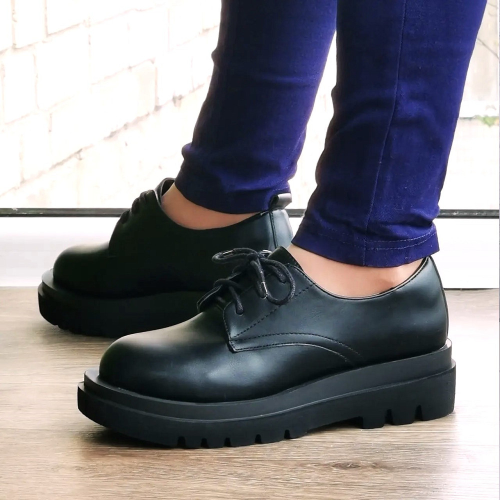 Жіночі Чорні броги Туфлі Оксфорди на Танкетці Шкіряні Мокасини (розміри: 36,37,38,39,40,41) Дніпро - фото 2