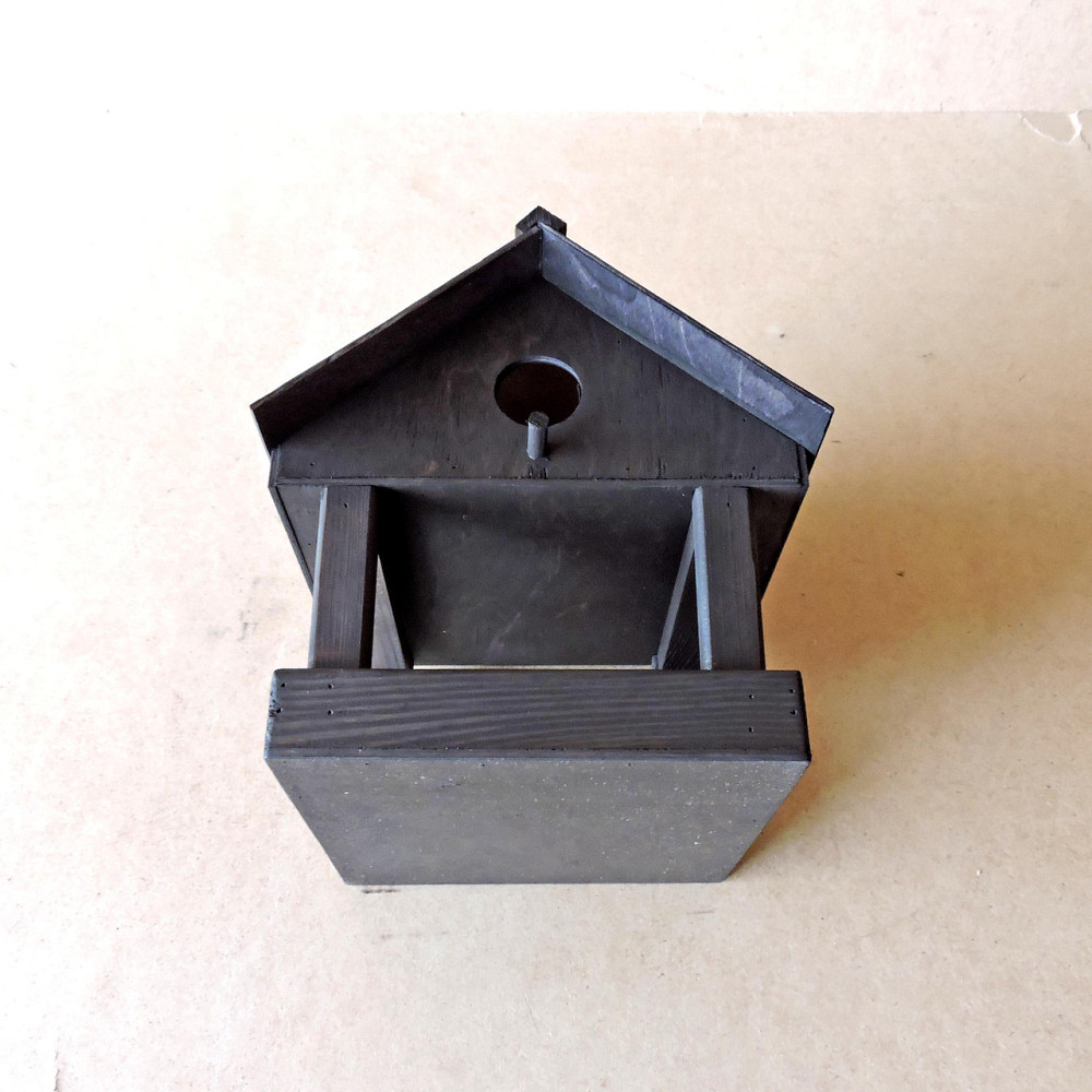 Кормушка со скворечником 