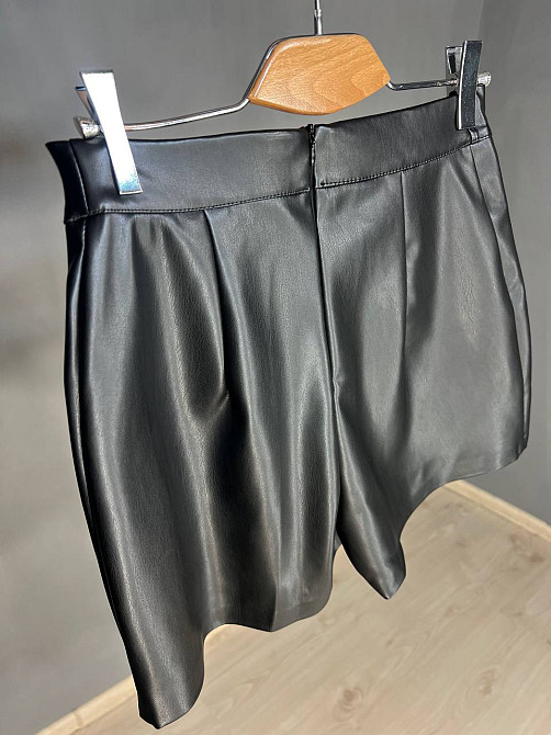 Шорти жіночі Gritana 173 зі спідницею на запах короткі з розрізом екошкіра чорні , чорний, XS Київ - фото 15
