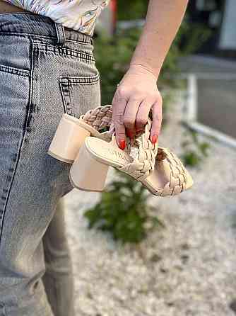 Stilli Шльопанці жіночі зі штучної шкіри на підборах бежеві STILLI L117-2 р. 36, 38, 39 / Літні Коломыя