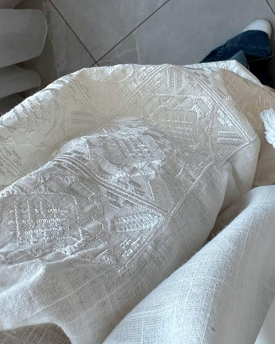 Женская современная вышиванка с белой вышивкой хлопка Одесса - изображение 5