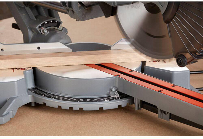 Пила торцювальна мережева Black&Decker BES 700 Коломия - фото 4