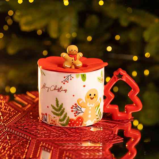 Yiwu Новорічна порцелянова чашка «Пряниковий Чоловічок» з кришкою 400 мл Yiwu FM-CS-18A Коломия