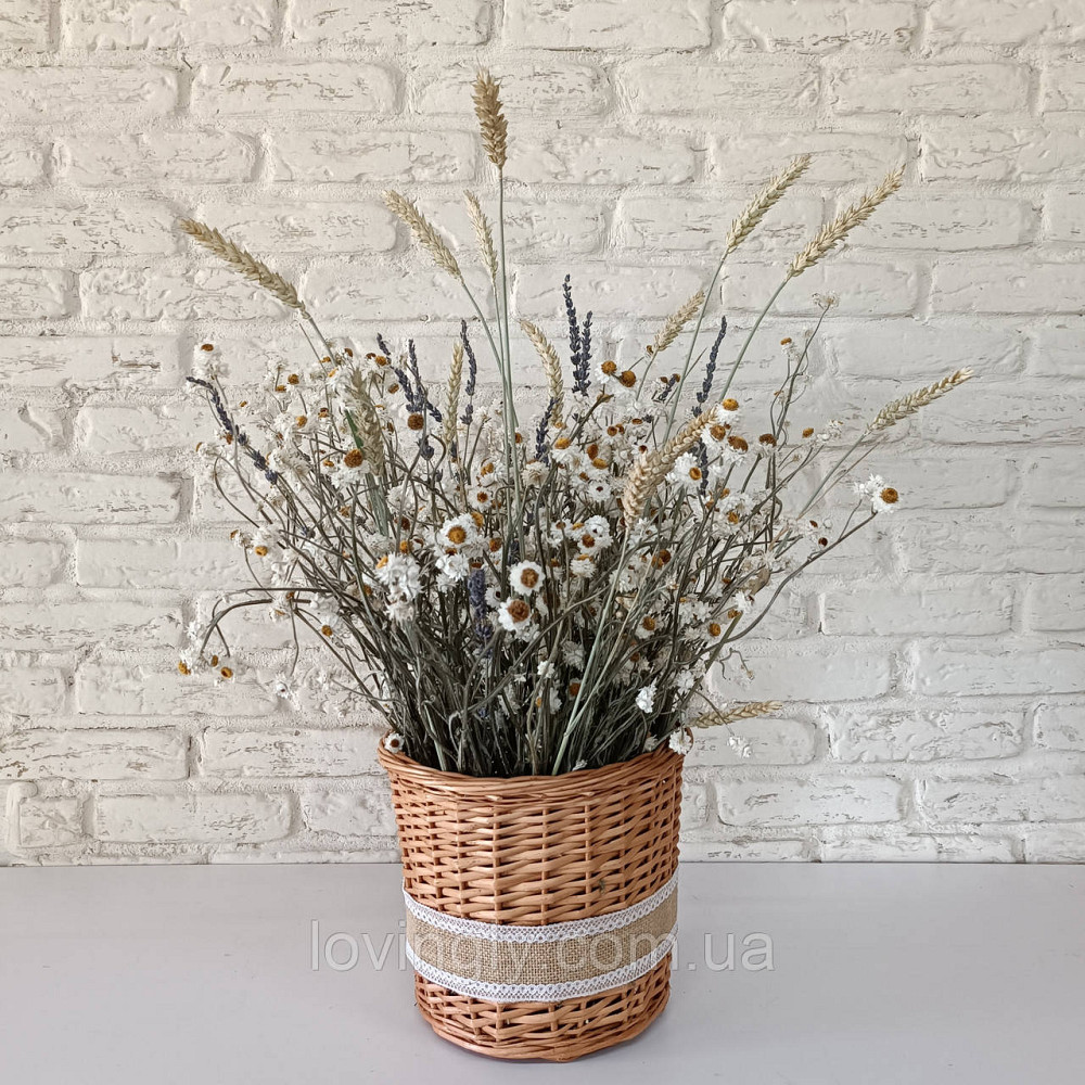 Интерьерный букет из сухоцветов в плетеной корзине h 60 cм 