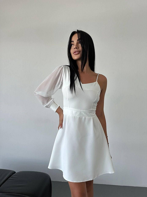 Женское праздничное мини платье на одно плечо костюмка с шифоновыми рукавами Белый, 44 Одесса - изображение 1