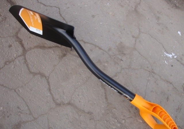 Лопата саперная для копа 80 см Fiskars 