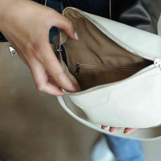 Жіноча шкіряна бананка, сумка з натуральної бежевої шкіри, стильна і гарна жіноча сумочкаMasterSem Київ