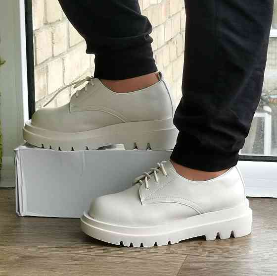 Жіночі Бежеві Туфлі Кросівки Білі на Танкетці Сліпони Шкіряні Мокасини (розміри: 36,37,38,39,40,41) — 6-26 Дніпро