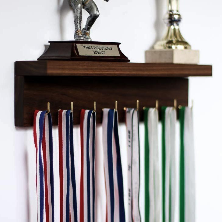 Полка для медалей 