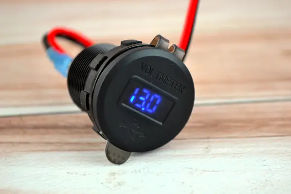 Встраиваемый адаптер 2x USB с вольтметром для авто Киев - изображение 2