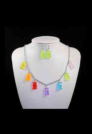 Украшения в виде мишек (набор) - в набор входит сережки салатовые и ожерелье, материал смола Киев