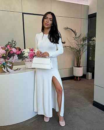 Женское привлекательное теплое миди-платье с разрезом ангора Одесса