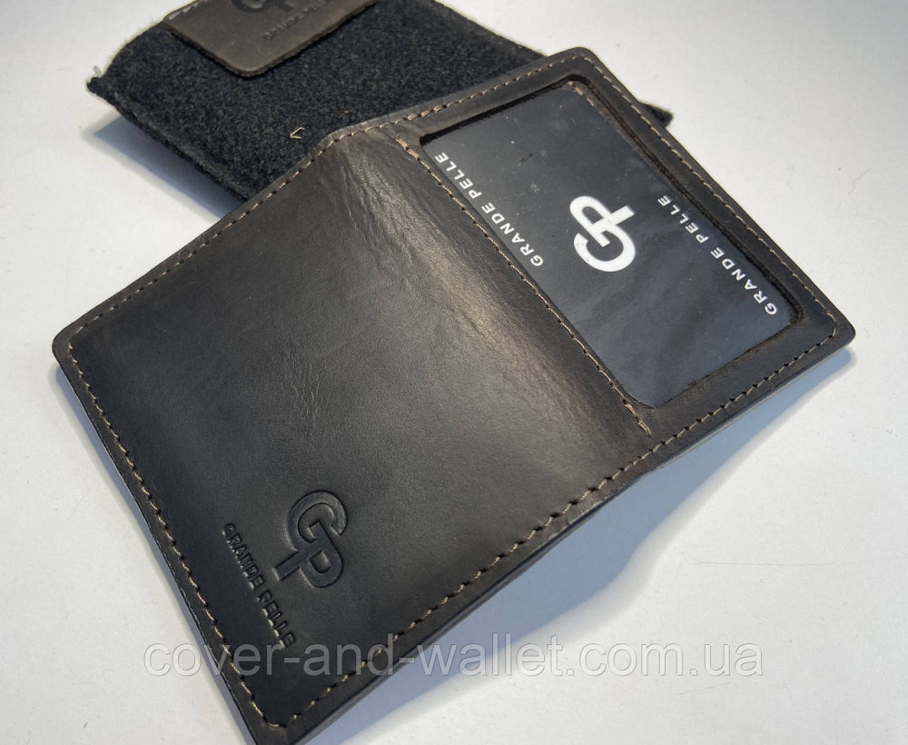 Маленька шкіряна обкладинка кредитниця під автодокументи на магнітах Grande Pelle 224420 Київ - фото 9