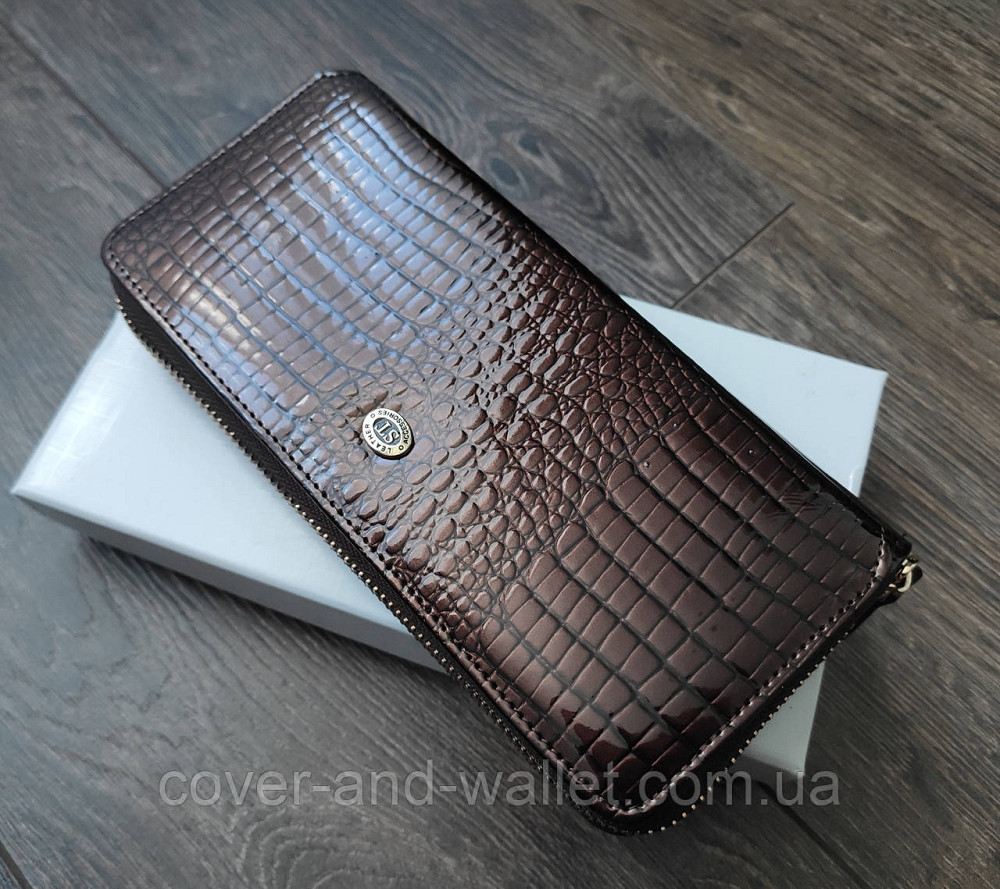 Жіночий лаковий гаманець з натуральної шкіри на змійці ST Leather S7001A Dark brown Київ - фото 1