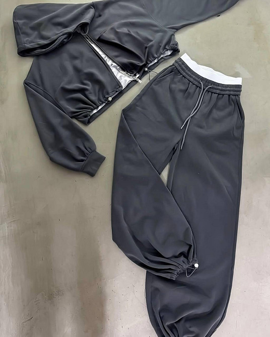 Женский прогулочный оверсайз костюм тройка: кофта топ и брюки двунить + микродайвинг Графит Одесса - изображение 1