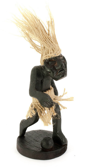 Фігурка дерев'яна Папуас футболіст Київ - фото 1