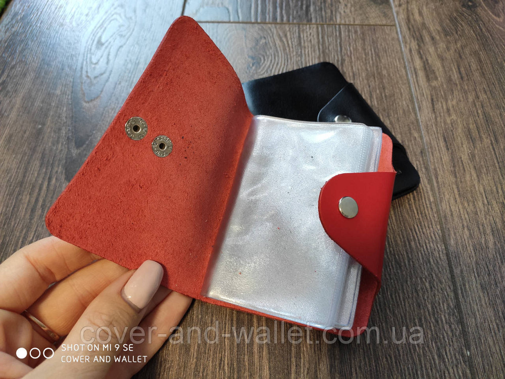 Червона шкіряна компактна візитниця на кнопці ST Leather Київ - фото 2