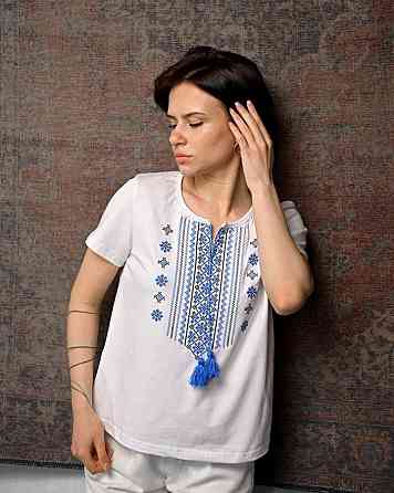 Женская футболка вышиванка  бело-синяя ПП7434 Одесса