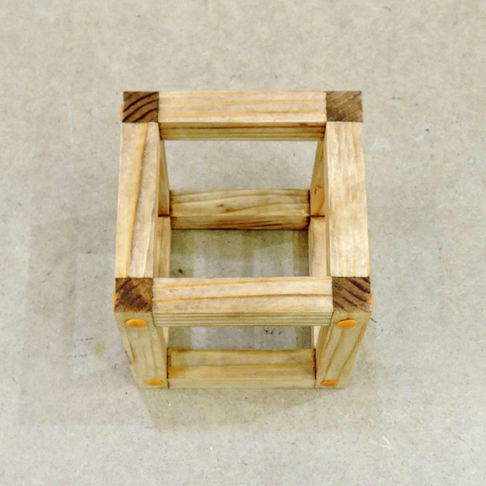 Полка настенная для цветов 