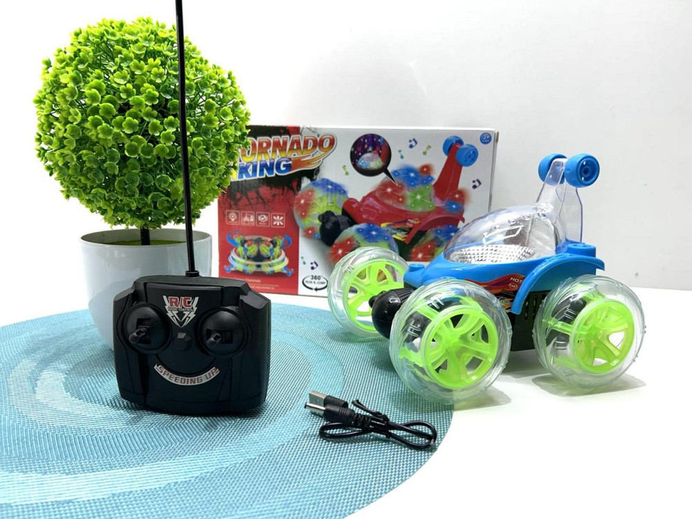 Машина Перевертень трюкова радіокерована зі світними колесами 18 см Синя (3048) Чернігів - фото 1