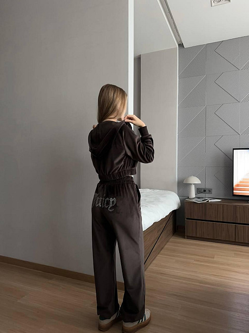 Женский стильный костюм двойка в стиле спорт шик со стразами на ягодицах велюр Шоколадный, 46/48 Одесса - изображение 8