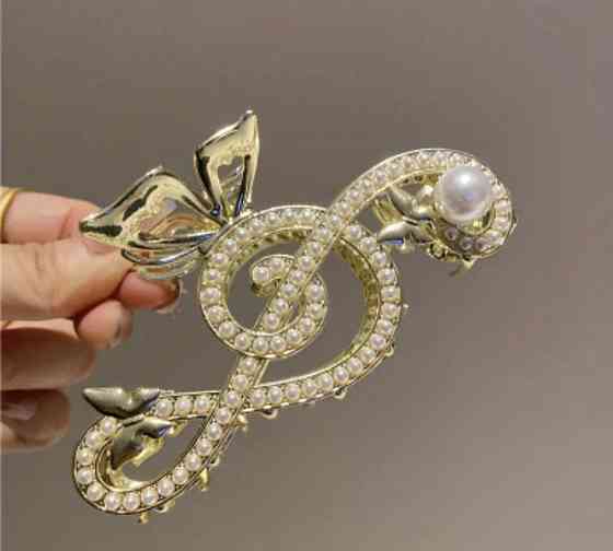 Шпилька-крабік для волосся "Нота з метеликом" Сміла