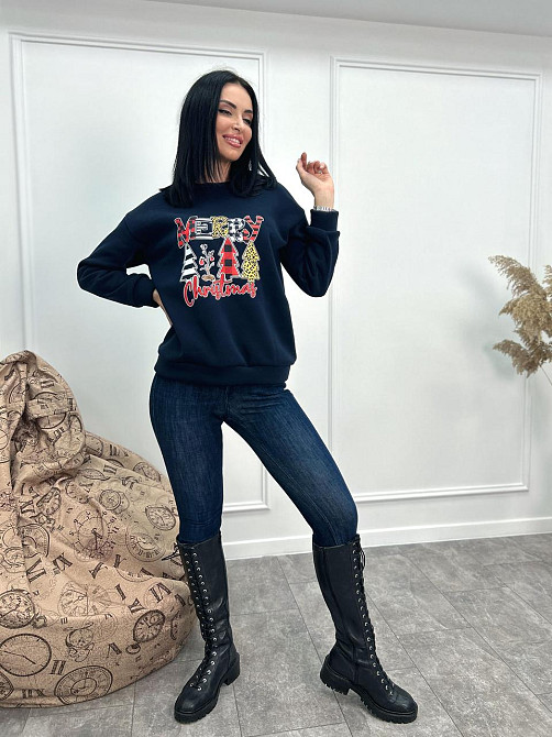 Женский батник с праздничным принтом 