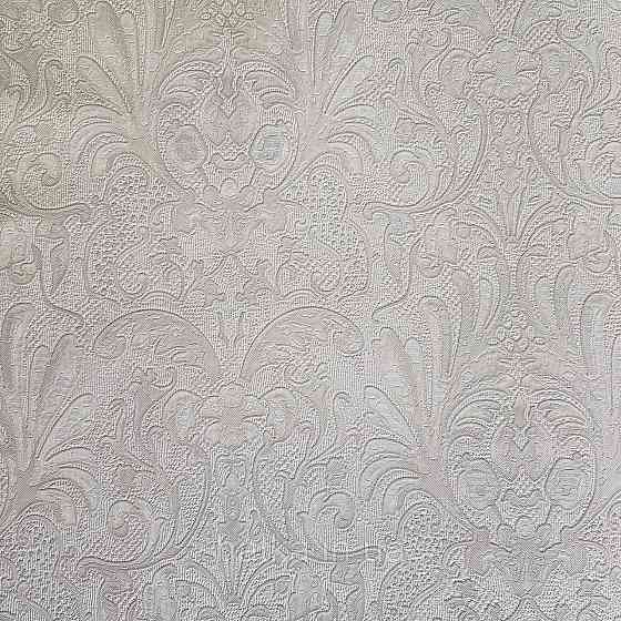 Шпалери метрові вінілові на флізелін Yuanlong Samsara метрові вензелі завитки структурні білі сірі Київ