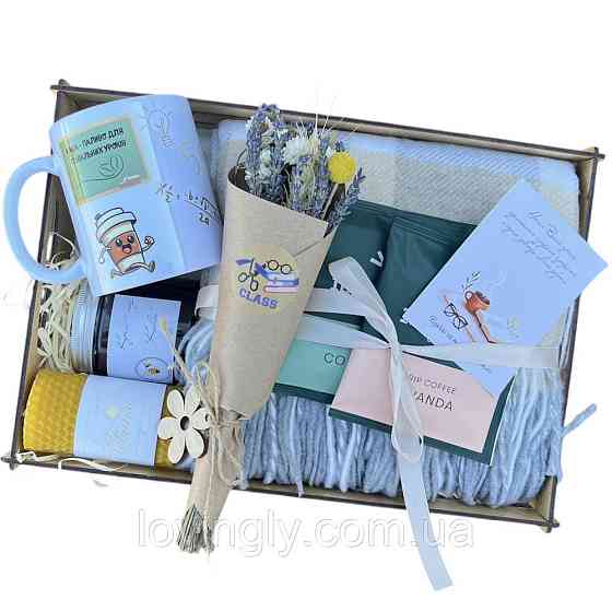 Подарочный набор для учителя в деревянном боксе с пледом и кофе Ирпень