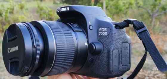 Фотоаппарат Зеркальный Canon 700D Сенсорный . Киев