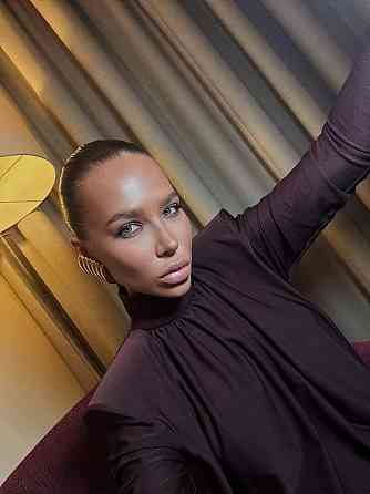 Жіноче елегантне вечірнє мініплаття з акцентними плечима та драпіруванням мікродайвінг Шоколад, 42/44 Одеса