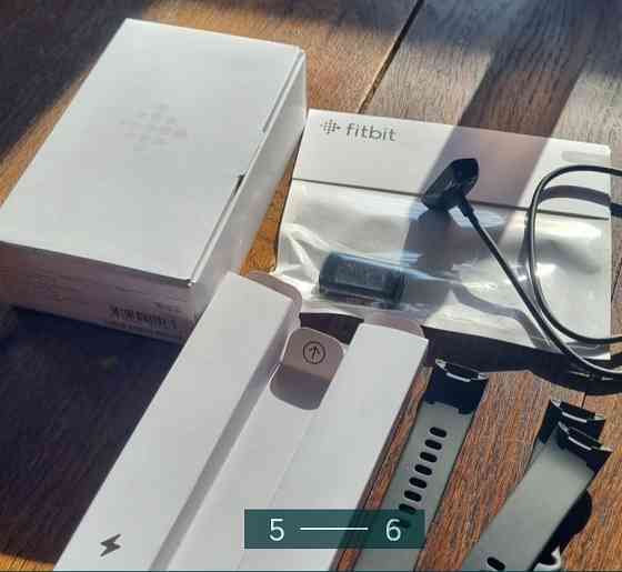 Фітнес-браслет, трекер: FitBit Charge 5, Black. Київ