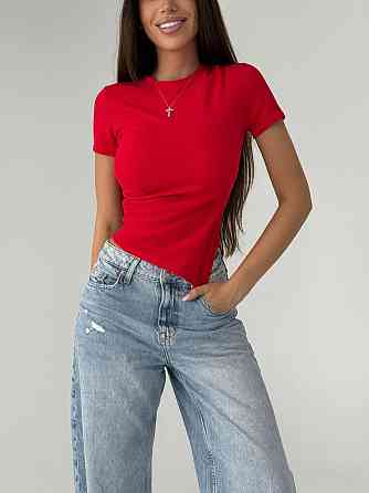 Женская базовая футболка с акцентным низом в виде треугольника креп-дайвинг Красный, 46/48 Одесса