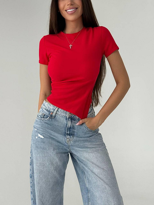 Женская базовая футболка с акцентным низом в виде треугольника креп-дайвинг Красный, 46/48 Одесса - изображение 1