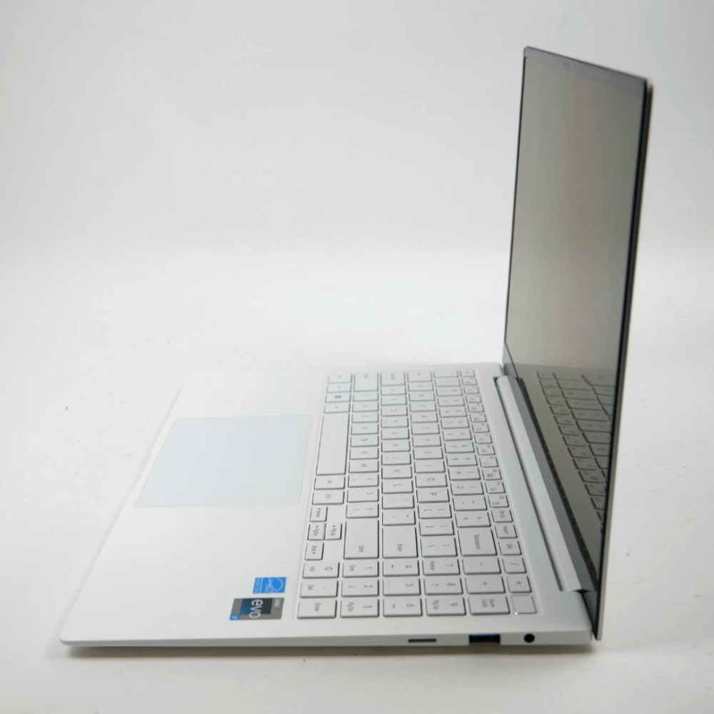 Ноутбук Samsung Galaxy Book2 Pro NP950XED 15.6" FHD AMOLED Intel Core i7-1260P 16/512GB SSD срібний Миколаїв - фото 6