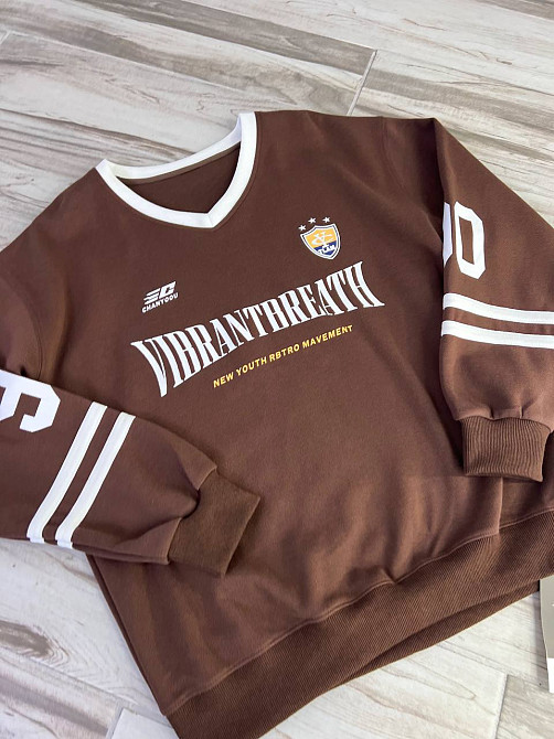 Свитшот женский A-N 25047 оверсайз вырез поло с надписью впереди one size коричневый, коричневый, one size Киев - изображение 8