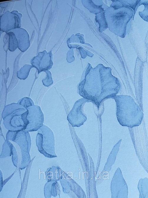 Шпалери флізелінові Decoprint Elisir EL21020 квіти сіро-блакитні, сірі листя на сріблястому тлі сіро Київ - фото 1